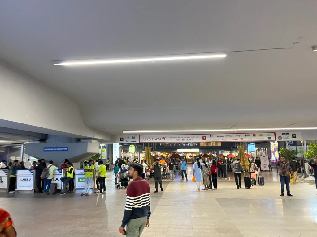 ラジーヴ・ガンディー国際空港の１階